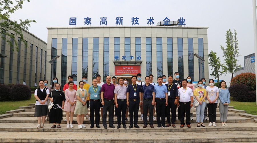 图1:AV中文
一行与重庆澳龙生物制品有限公司合照.jpg